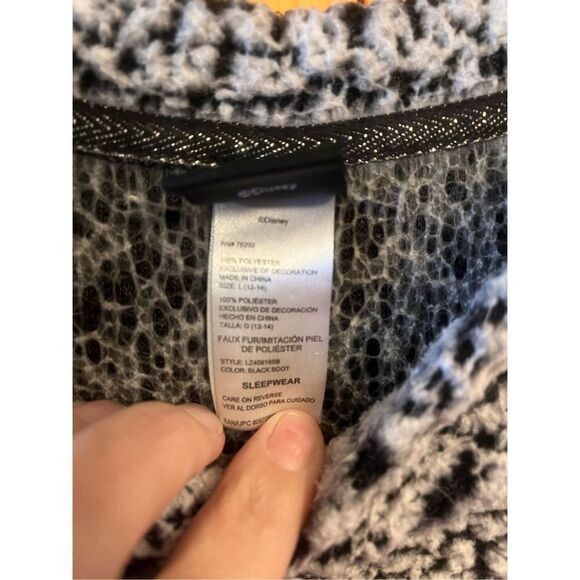 Disney Tim Burton’s the nightmare before Christmas sleepwear top ￼large (1562) - Picture 3 of 4